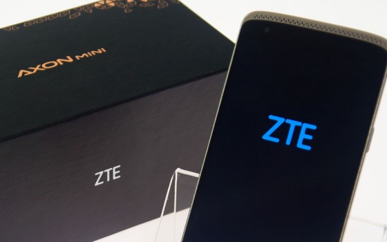 ZTE Axon mini